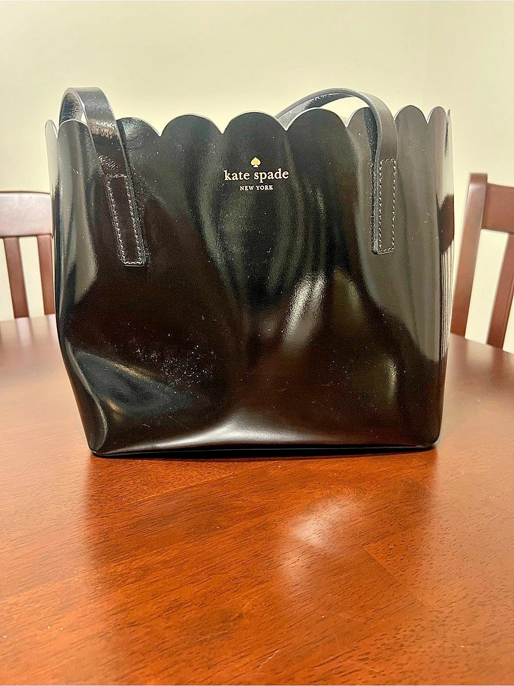 kate spade Scalloped Tote in Black & Cream Like New